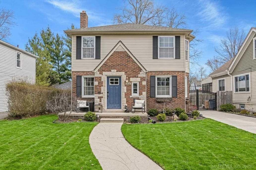 324 Hillcrest Ave, Grosse Pointe Farms, MI 48236 - photo 1