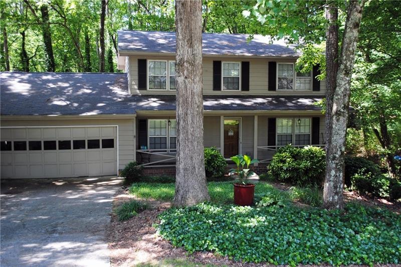 4501 Mountain Creek Dr NE, Roswell, GA 30075 - photo 1
