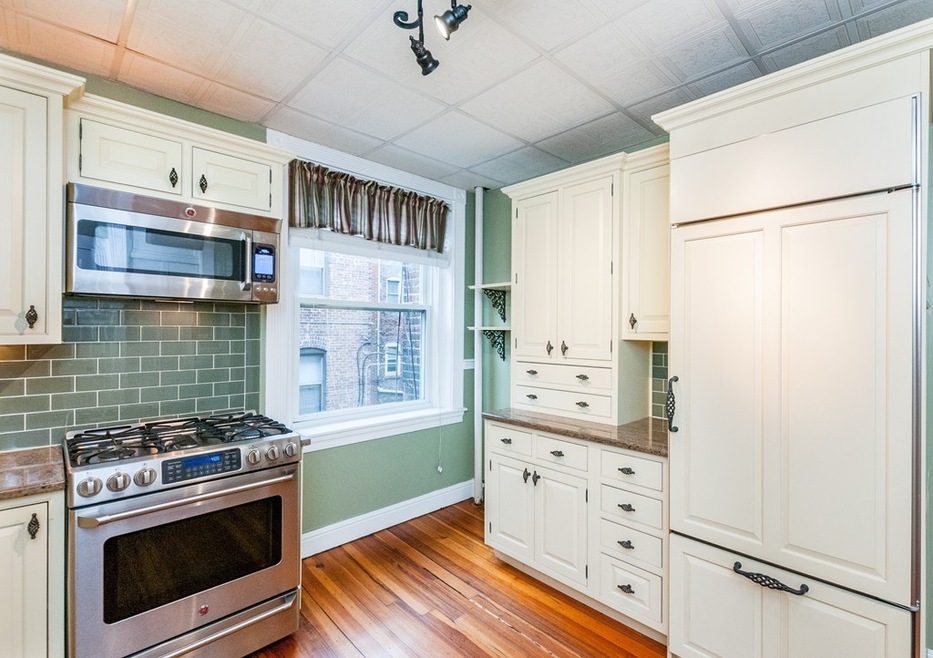 384 Riverway unit 3, Boston, MA 02115 - photo 1