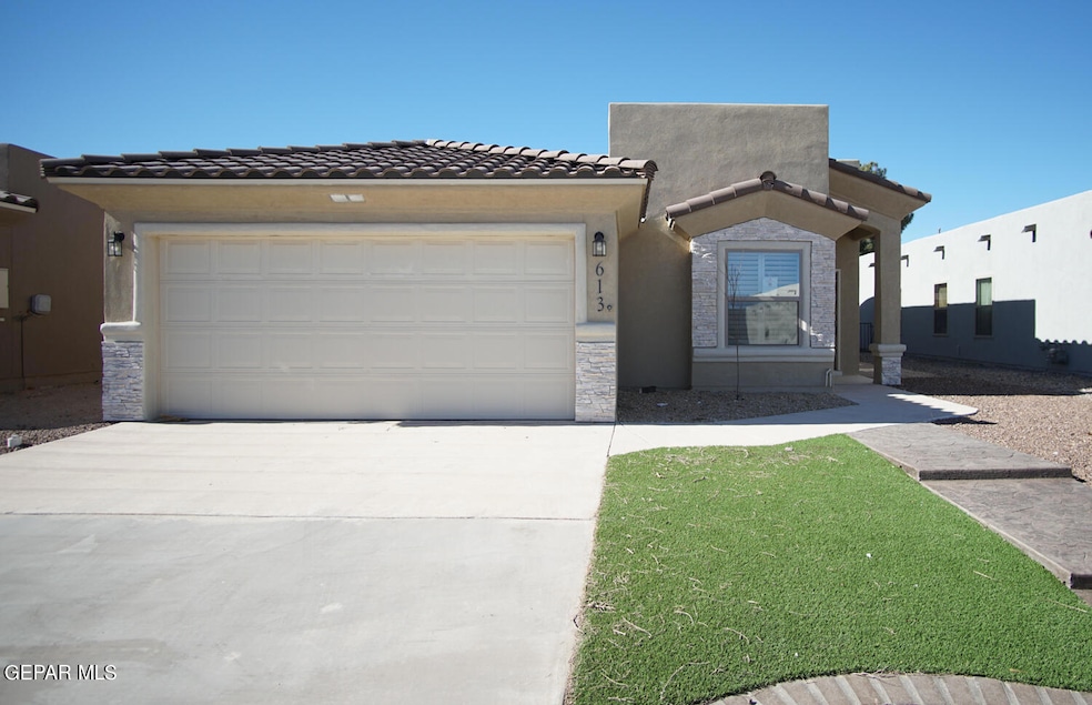 613 Cedarwood Ave, El Paso, TX 79928 - photo 1