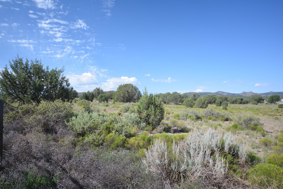 21525 N Ridge View Rd, Paulden, AZ 86334 - photo 1