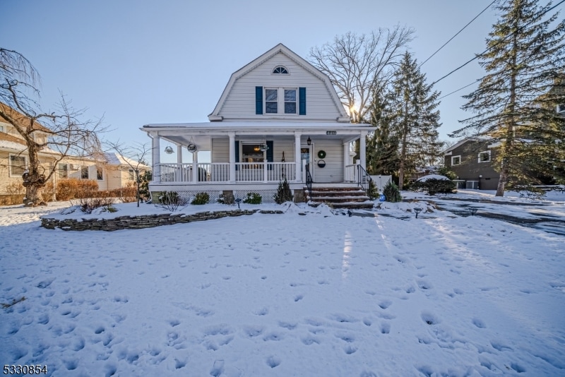 Sold $800,000 • Co-Listing Agent