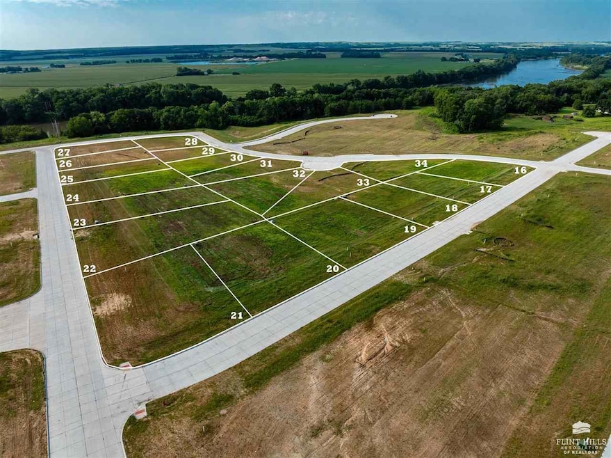 2001 Arbor Ln, Wamego, KS 66547 - photo 1