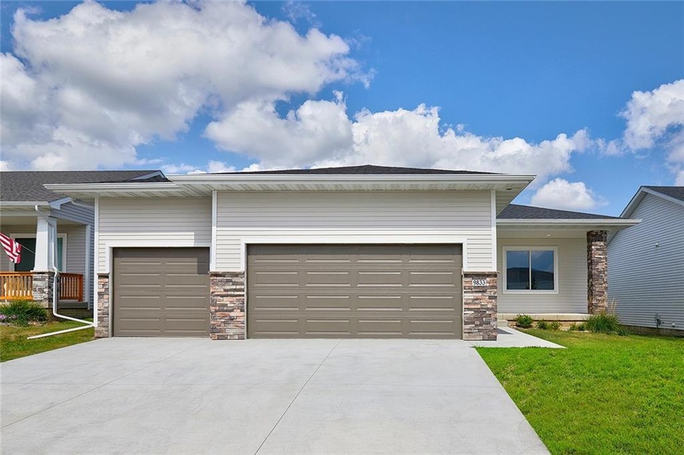 9833 Thorton Dr, Johnston, IA 50131 - photo 1