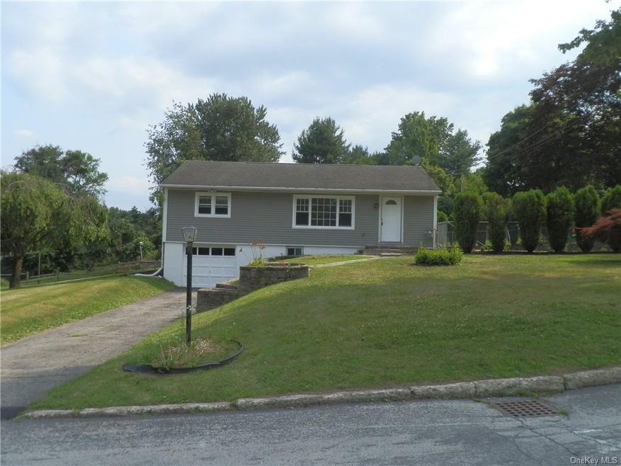 7 Westwood Dr, Newburgh, NY 12550 - photo 1