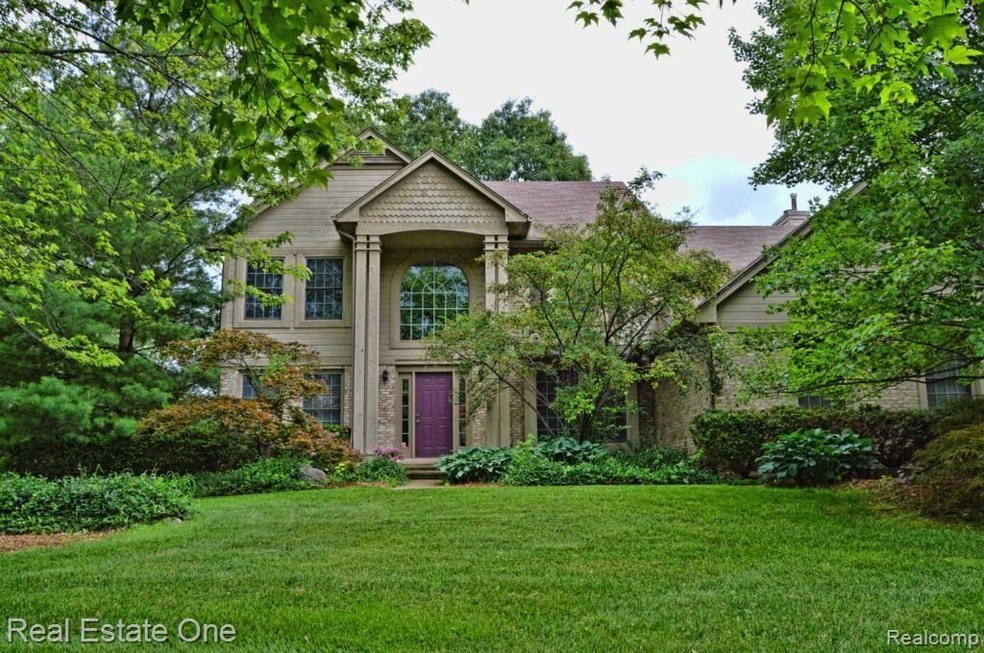 2889 W Bloomfield Oaks Ct, Orchard Lake, MI 48324 - photo 1