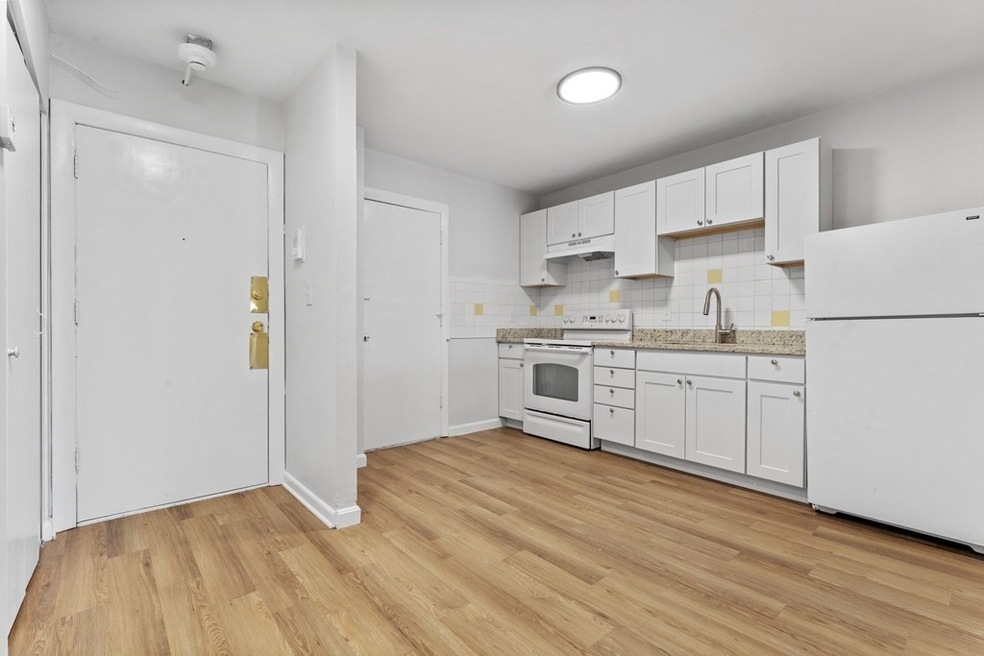 700 Cummins Hwy unit 7, Boston, MA 02126 - photo 1