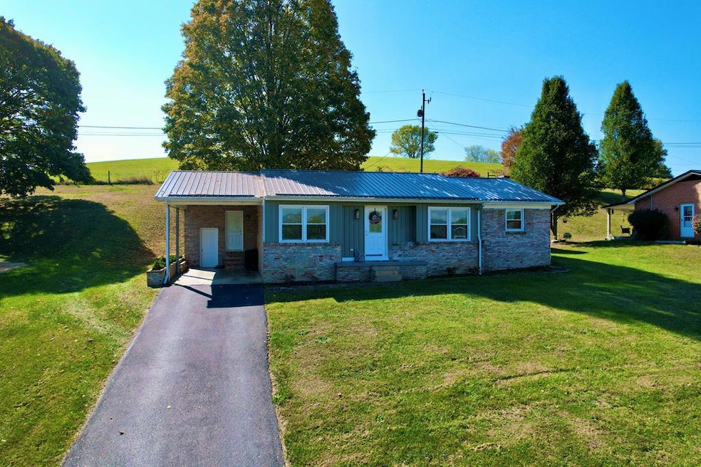 218 Green Acres Dr, Chilhowie, VA 24319 - photo 1