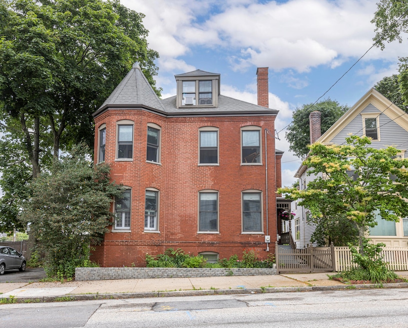 261 Vaughan St._W5_001
