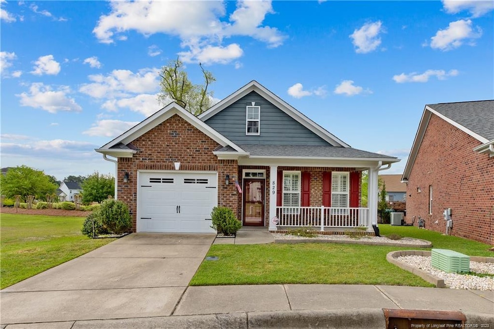 829 Falling Creek Ln, Fayetteville, NC 28304 - photo 1