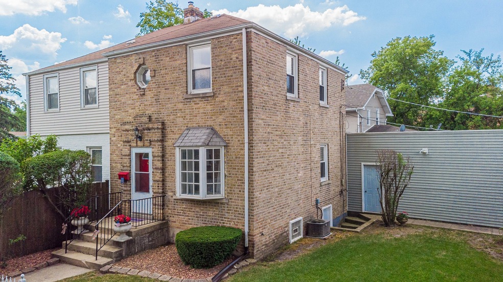 1068 E Thacker St, Des Plaines, IL 60016 - photo 1