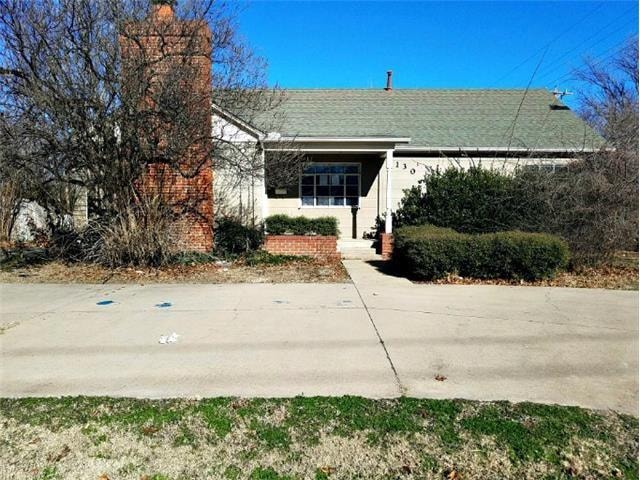 1305 W Elder Ave, Duncan, OK 73533 - photo 1