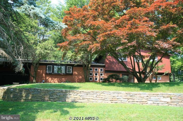 10431 Windsor View Dr, Potomac, MD 20854 - photo 1