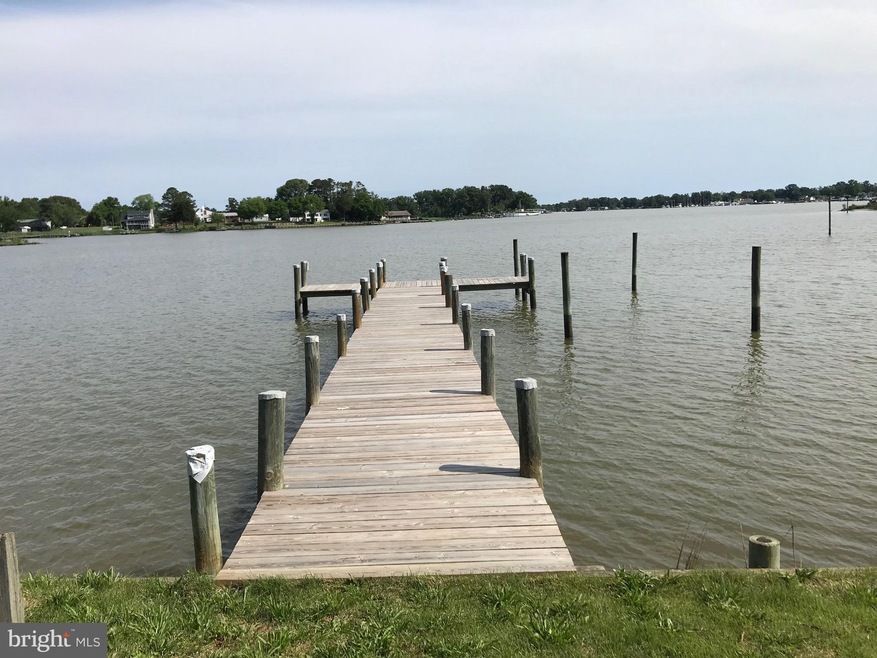 660 Shore Dr, Colonial Beach, VA 22443 - photo 1