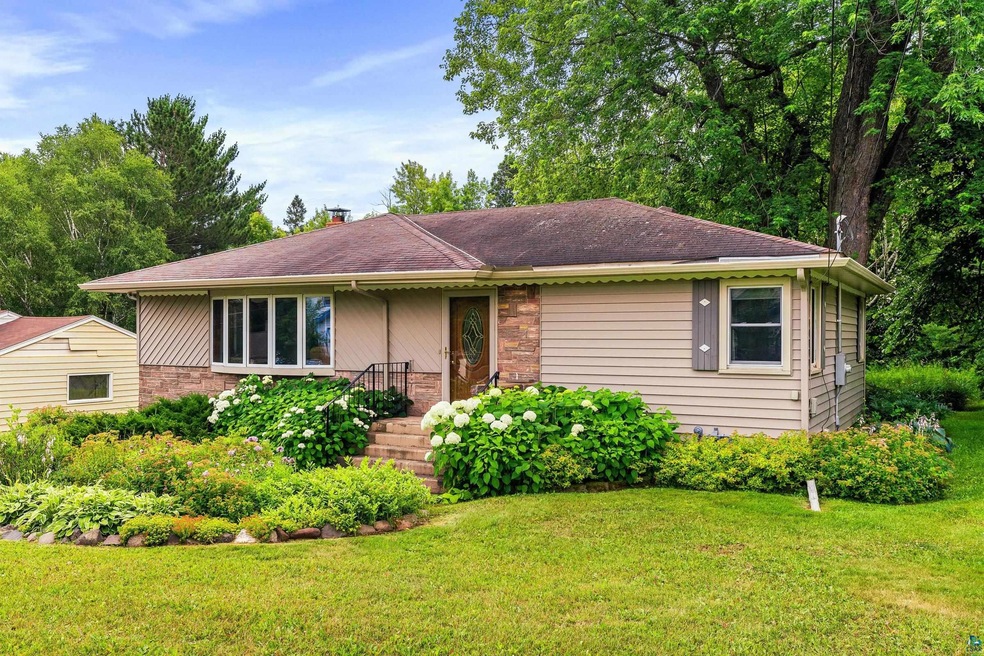 2134 Hillcrest Dr, Duluth, MN 55811 - photo 1