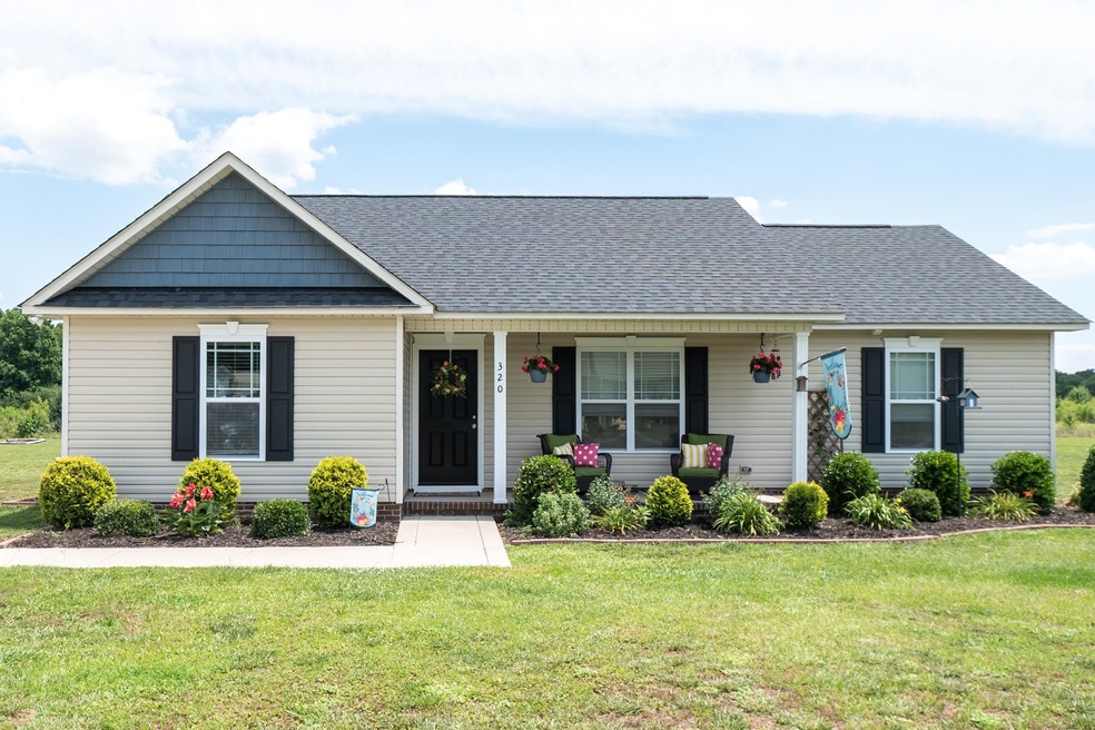 320 Bent Tree Ln, Dunn, NC 28334 - photo 1