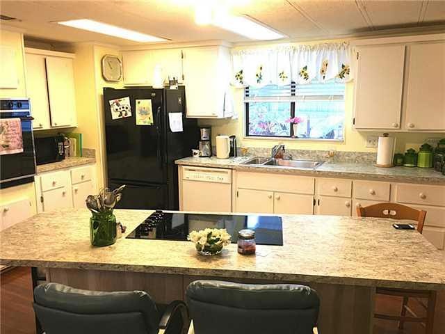 Kitchen. Kitchen Open to family room