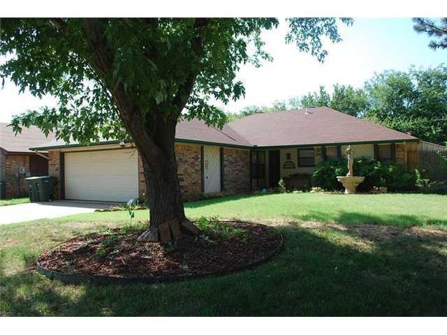 1204 Lapwing Rd, Edmond, OK 73003 - photo 1