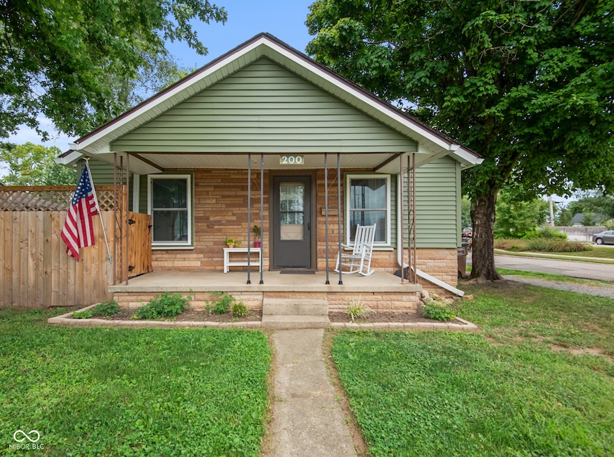 200 Pence St, Columbus, IN 47201 - photo 1