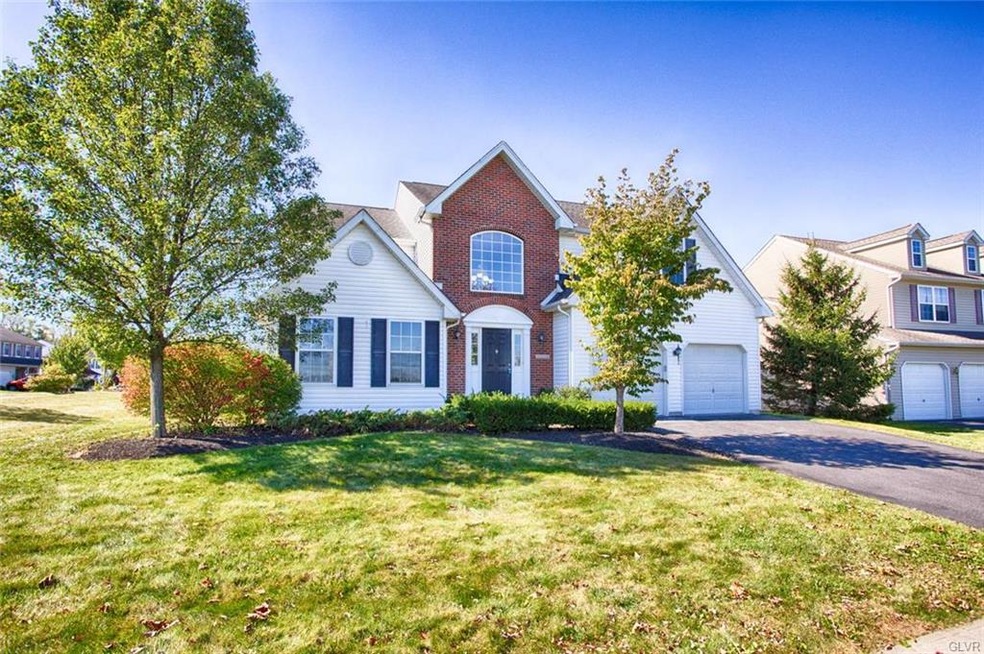 7162 Scenic View Dr, Macungie, PA 18062 - photo 1