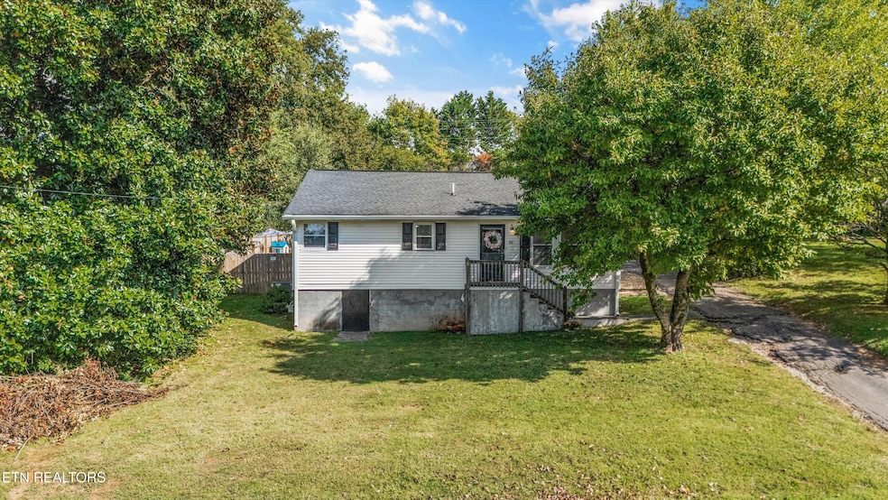 552 N Wright Rd, Alcoa, TN 37701 - photo 1