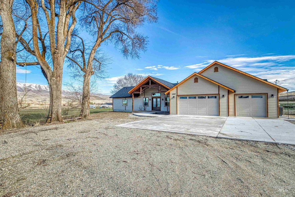 10050 Darnell Ln, Sweet, ID 83670 - photo 1