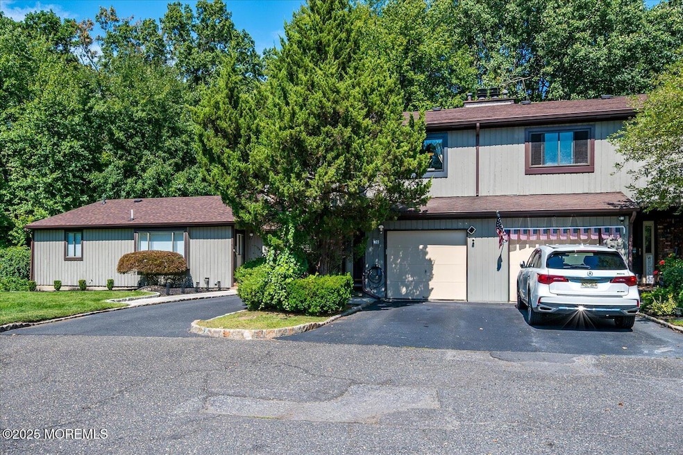 Pending $389,900 • Co-Listing Agent