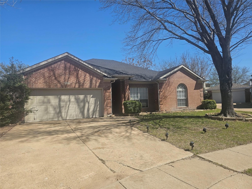 Ranch-style house with a front yard, driveway, roo