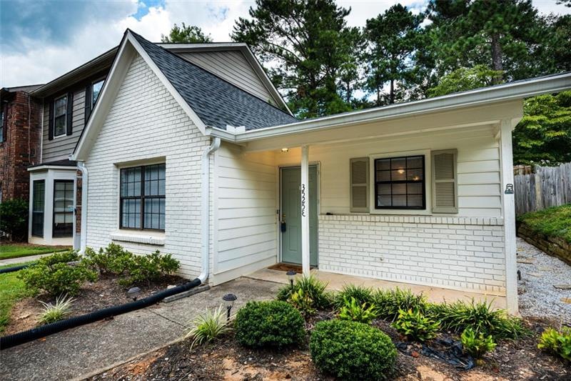 Single level - Both bedrooms on main level