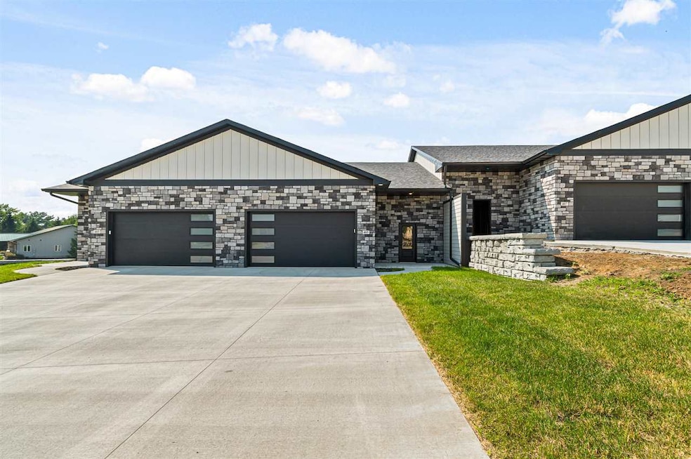 405 E Main St, Solon, IA 52333 - photo 1