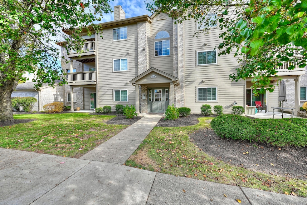 2316 Sawmill Ct unit 102, Burlington, KY 41005 - photo 1