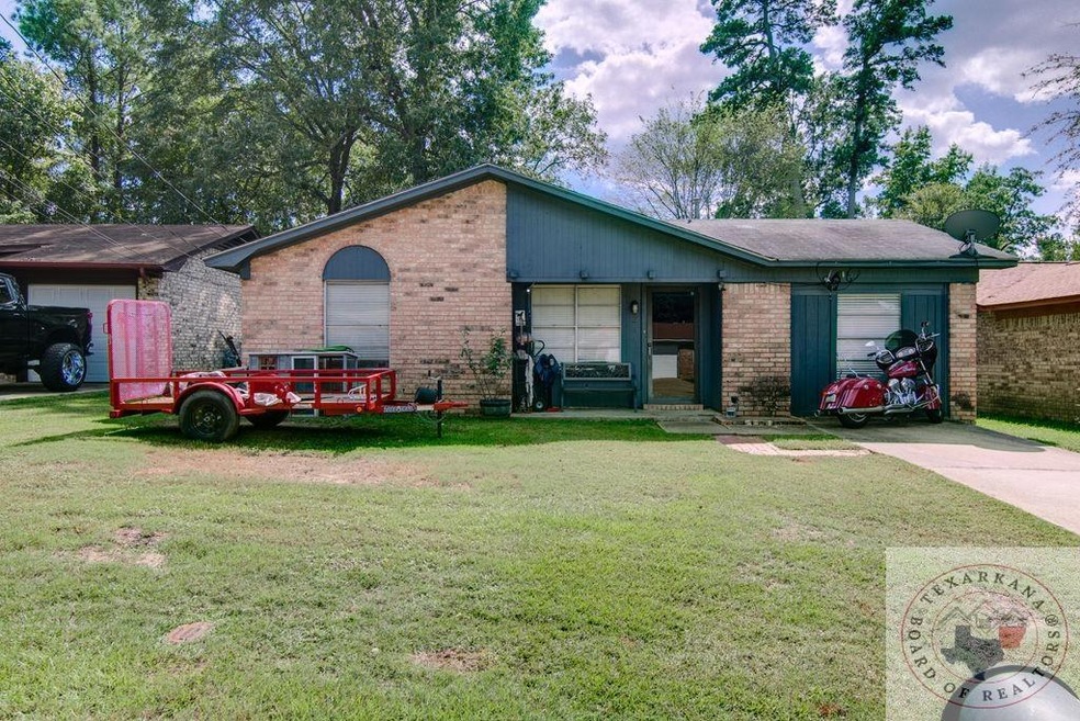 211 Hickerson Ave, Wake Village, TX 75501 - photo 1