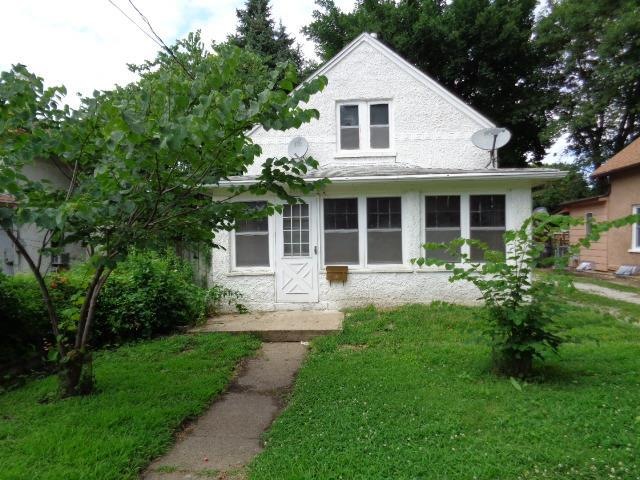2046 E Grand Ave, Des Moines, IA 50317 - photo 1