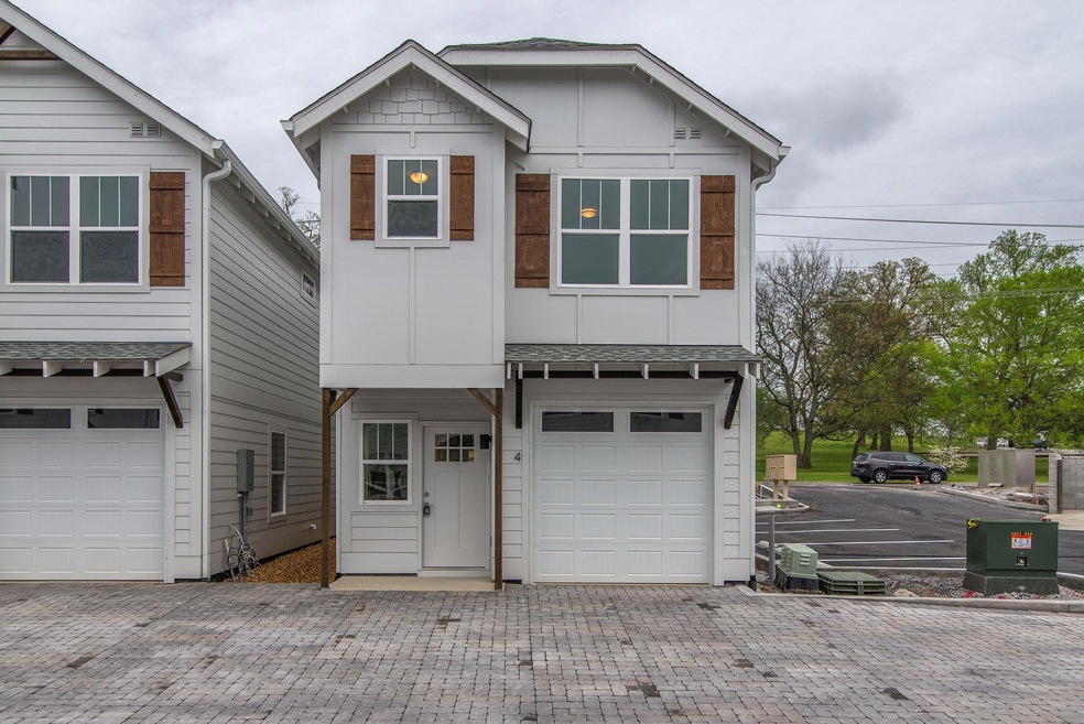 Stunning cottage in Donelson!