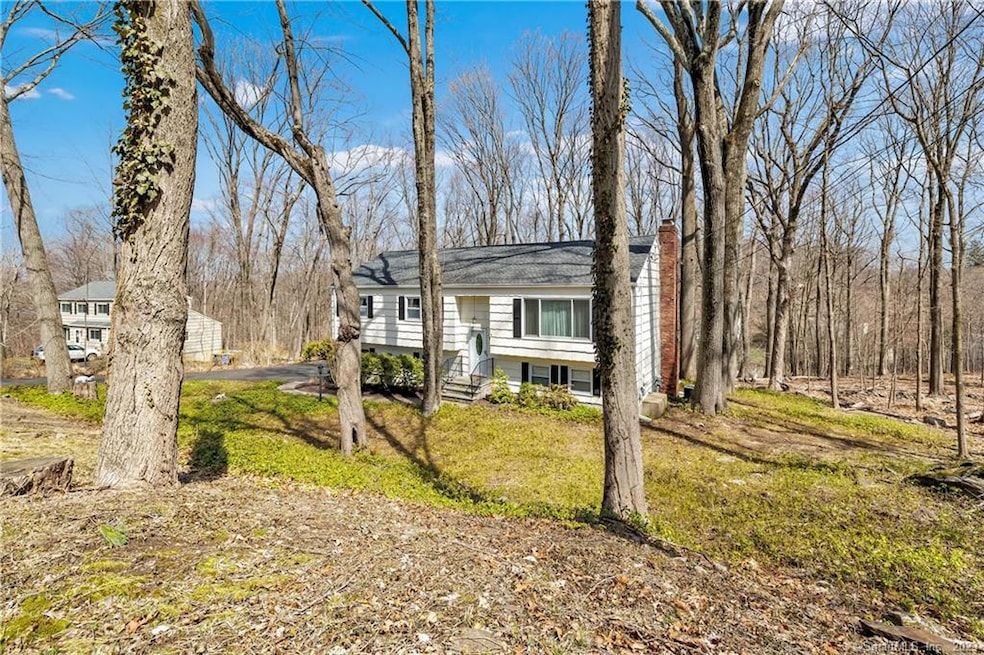 32 Jamestown Rd, Trumbull, CT 06611 - photo 1