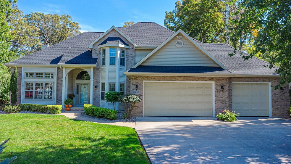 1055 Timber Run Dr, Neenah, WI 54956 - photo 1