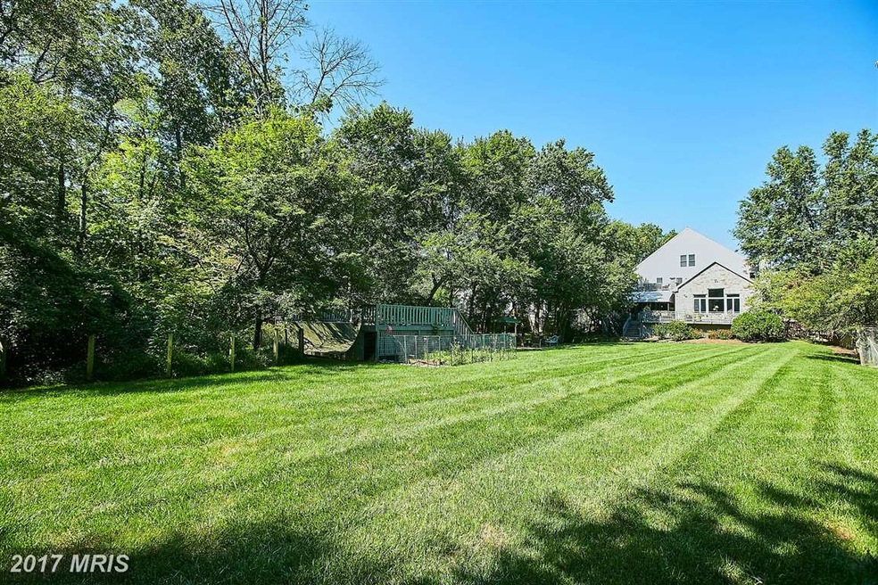 2113 Woodford Rd, Vienna, VA 22182 - photo 1