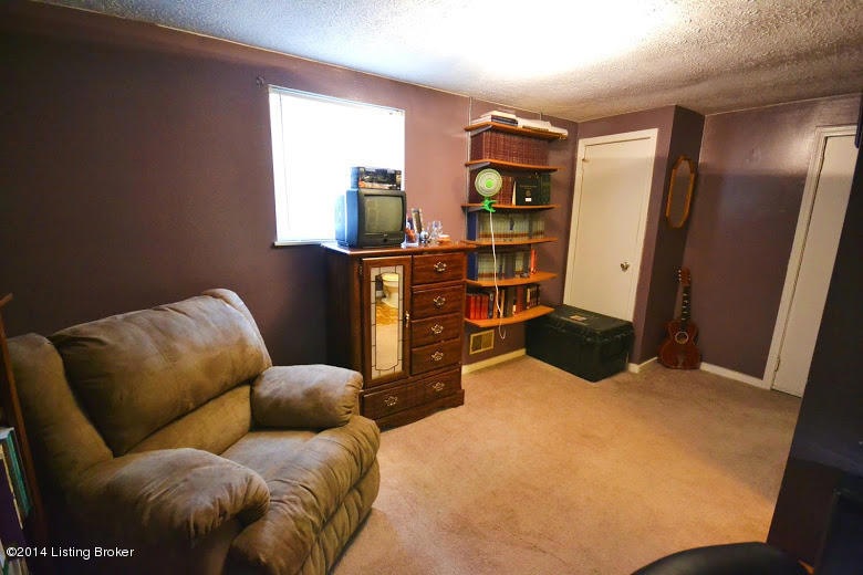 Old Outer Loop room