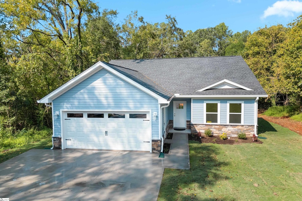 122 Stephenson Street Extension, Taylors, SC 29687 - photo 1