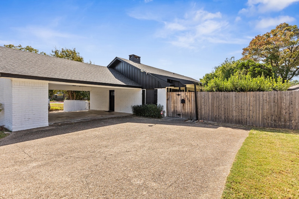 1700 Laurel Lake Dr, Waco, TX 76710 - photo 1