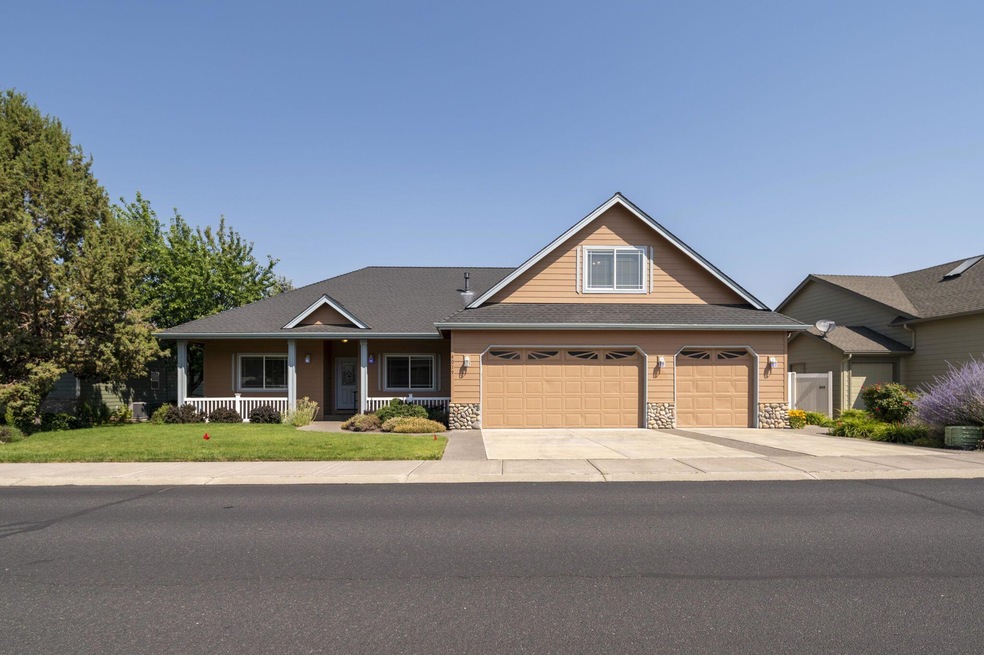 4019 SW Tommy Armour Ln, Redmond, OR 97756 - photo 1