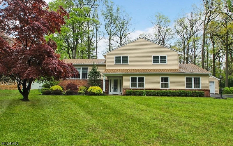 454 Weisch Ln, Wyckoff, NJ 07481 - photo 1