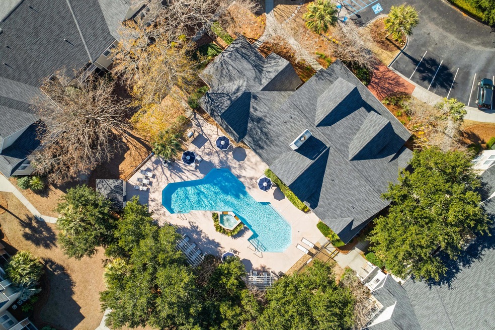 Pool/Club