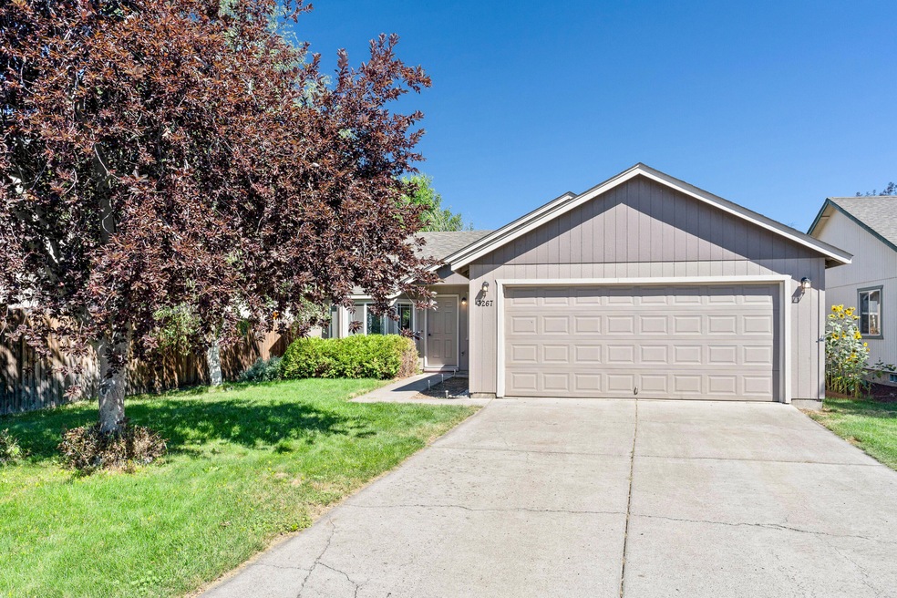 3267 SW Metolius Ave, Redmond, OR 97756 - photo 1