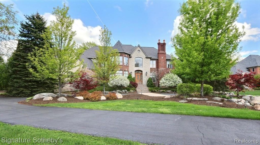 1990 Oak Pointe Dr, Rochester Hills, MI 48306 - photo 1