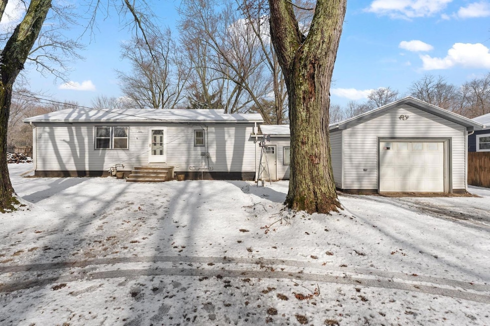 8563 E Belmont Dr, New Carlisle, IN 46552 - photo 1