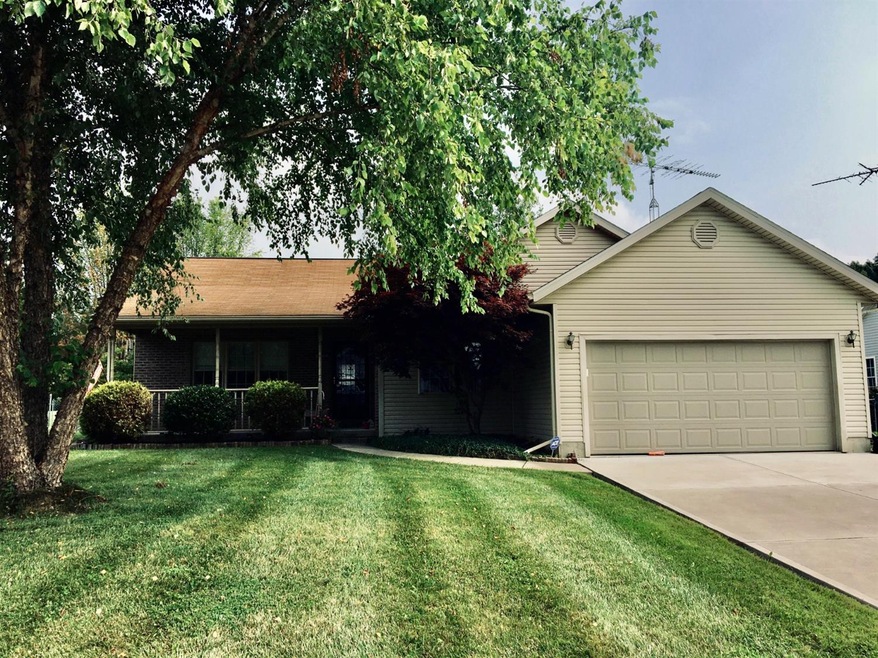 924 Locust Ave, Batesville, IN 47006 - photo 1