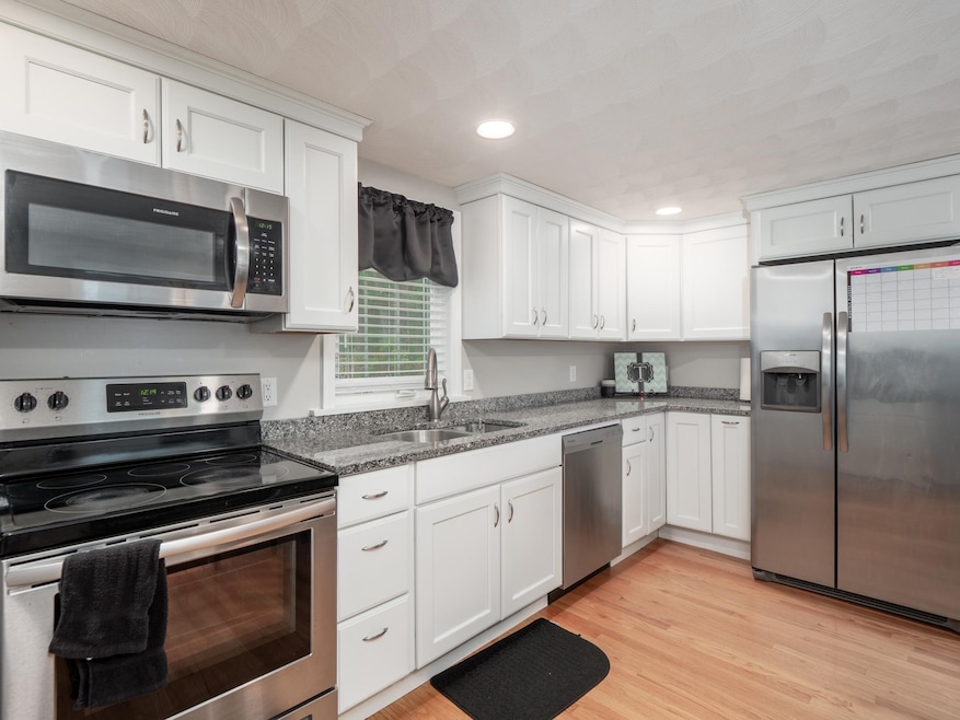 905 Bridge St, Pelham, NH 03076 - photo 1