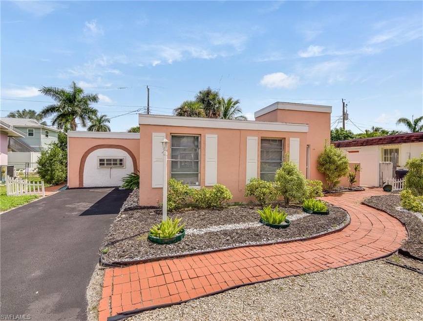 Highly Desirable Spanish Ranch. Huge front yard on