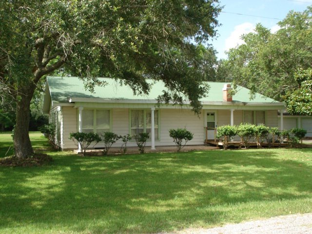 123 County Road 214, Bay City, TX 77414 - photo 1